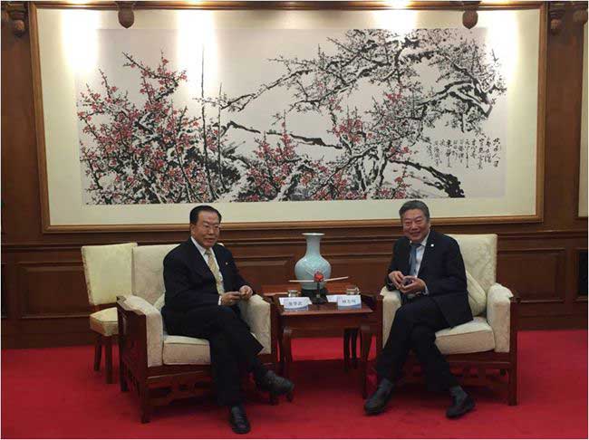 集團張學武董事長會見中航工業集團林左鳴董事長封面