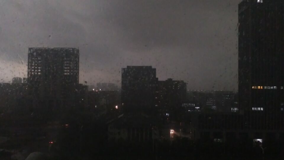 《青玉案》骤雨封面
