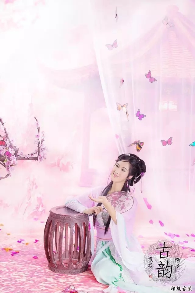 【清雅阁】秋水芙蓉，容我玉露轻霑，桃红梳妆！封面