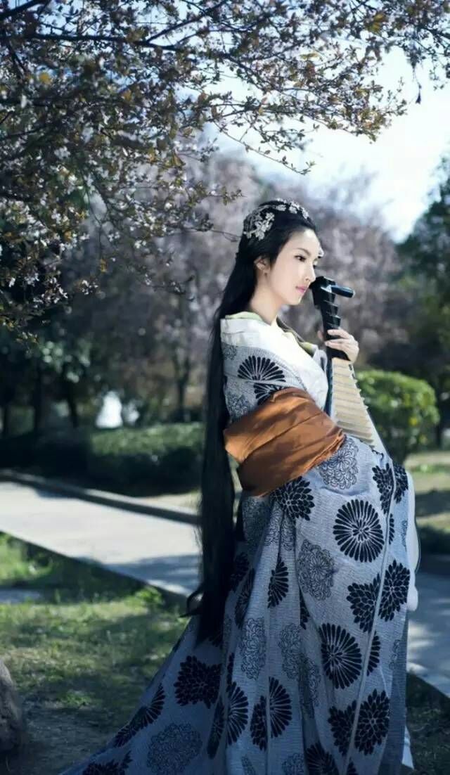（行香子）词林正韵封面