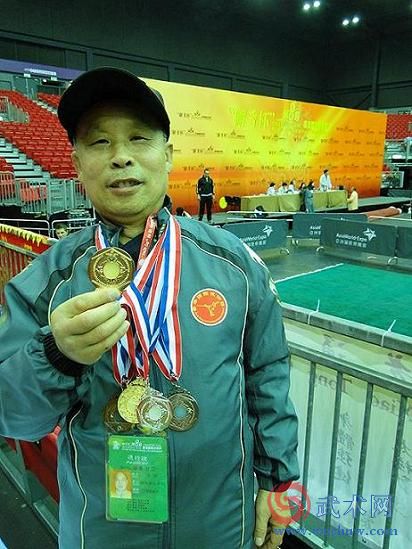 【奇梦飞随兴古今历迹韵甄鉴赋】 转我央视[纪念抗战胜利70周年征文]其中之一封面