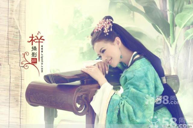 四 月 桃 花 红  （短篇小说）封面