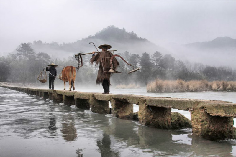 《光和水，生命的旅痕》[长篇散文诗组章连载之44]封面