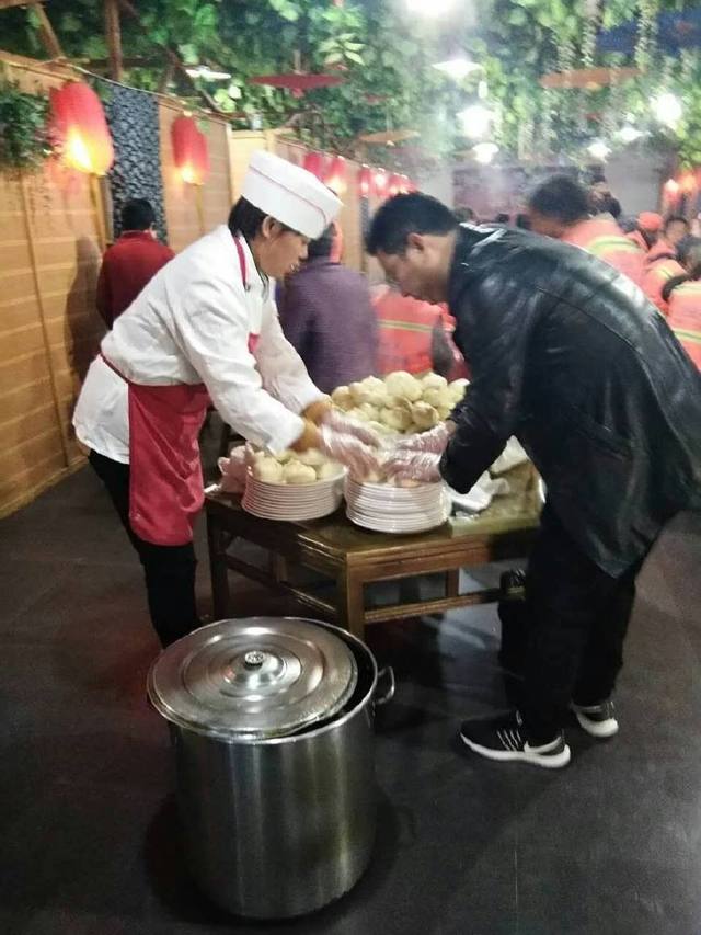爱心早餐温暖环卫工封面