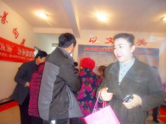人间有爱处处是春天封面