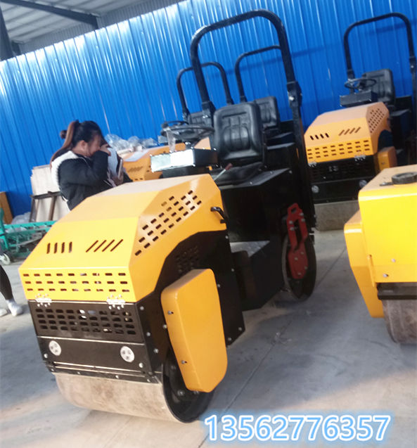 双缸轮中小型压道机全液压振动碾价格实惠封面