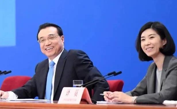 总理纠正张璐英语翻译，获全场掌声！封面